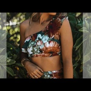 Albion Fit Icon Wave Top, Messina.  Top only.